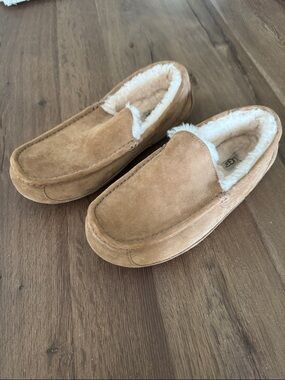 UGG Men's Chestnut/Tan Suede Ascot Slippers, size 11